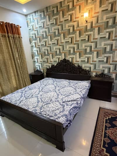 Solid Wood Chinoti Bed with Side Tables and Dressing