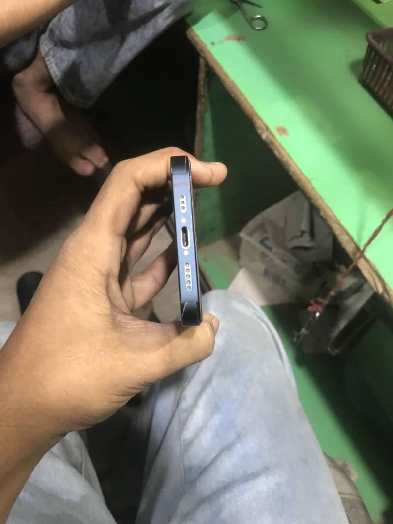Apple iPhone 13 10