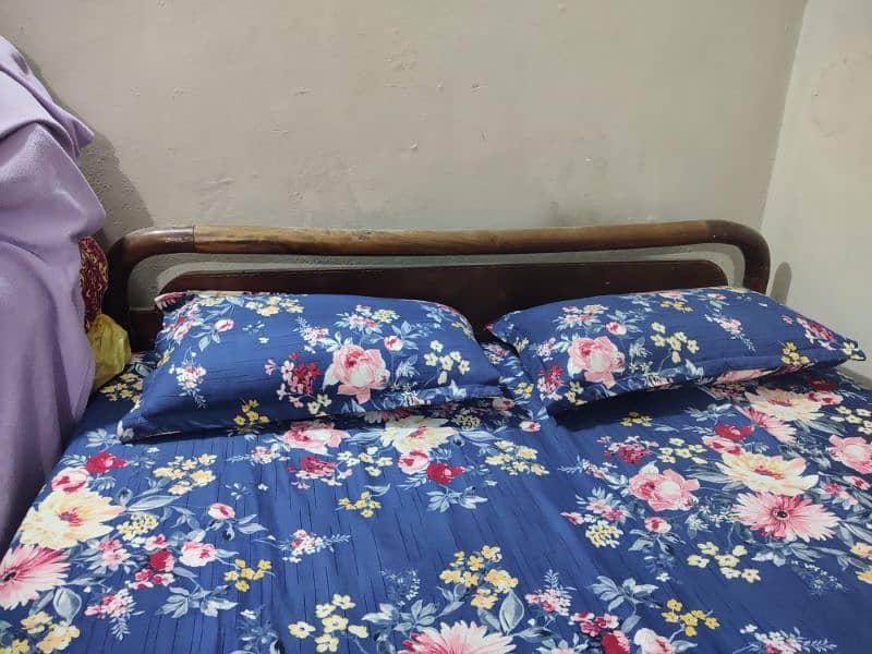 Double bed 0