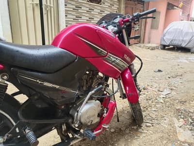 yamaha ybr red colour