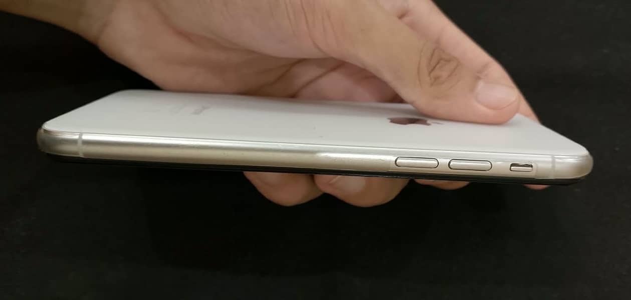 Apple iPhone X 3
