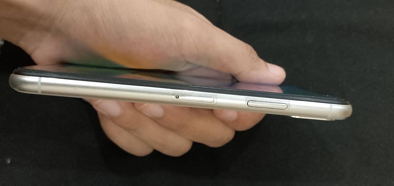 Apple iPhone X 4
