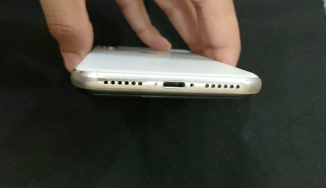 Apple iPhone X 5