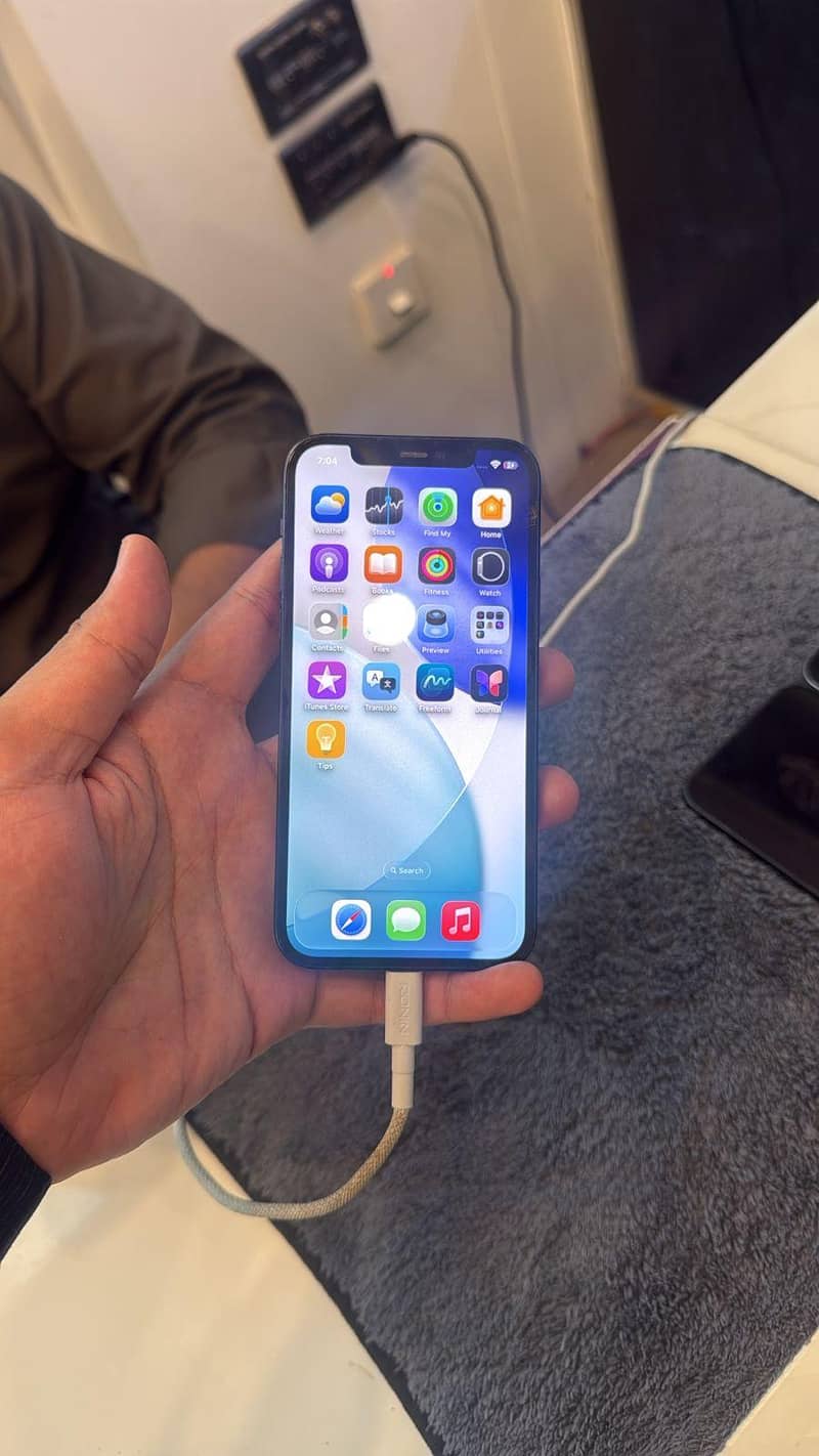 Apple iPhone 12 1