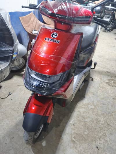 EVEON JOY ELECTRIC SCOOTY available contact at 03004142432