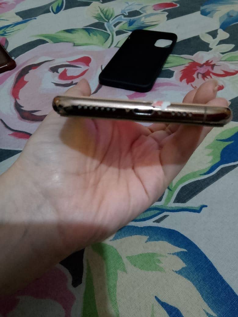 Apple iPhone 11 Pro Max 3