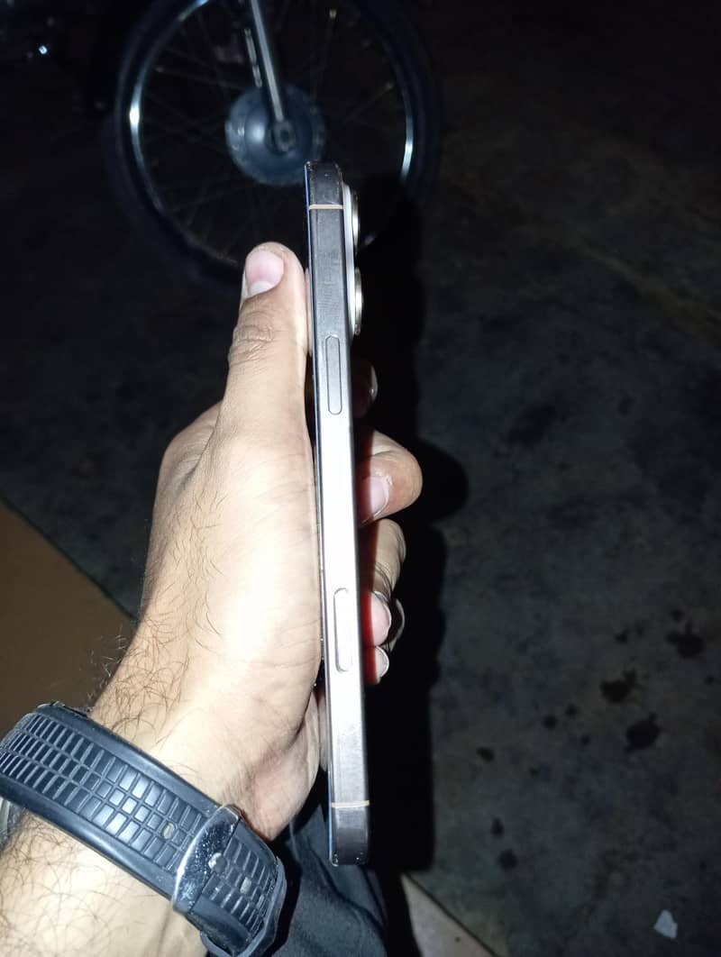 iphone 16 pro max 1