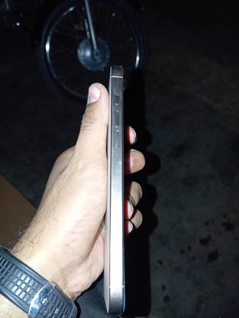 iphone 16 pro max 3