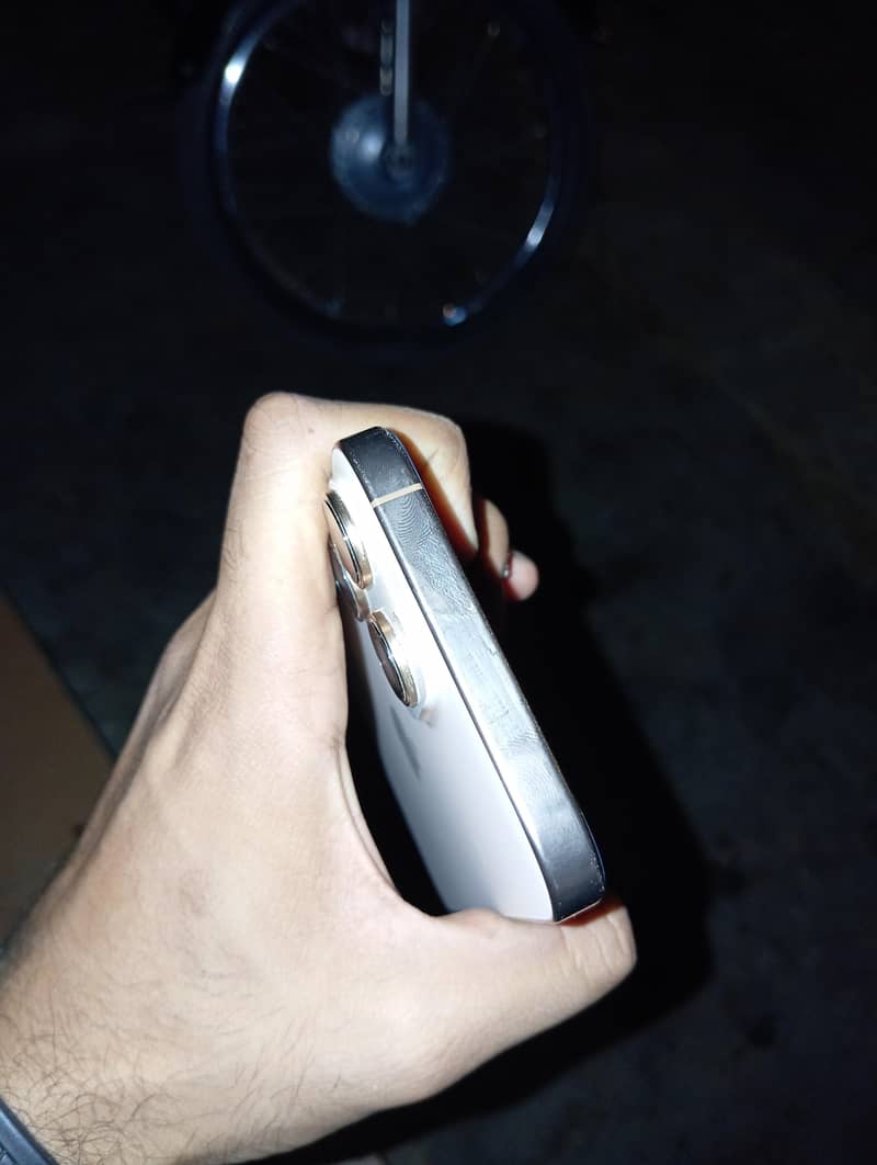 iphone 16 pro max 4