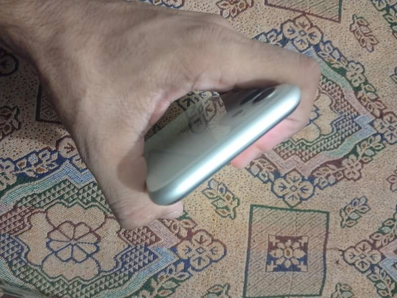 Apple iPhone 11 3