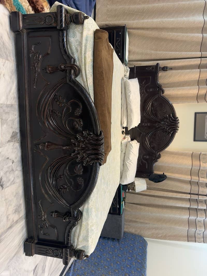 Bed with 2 side tables 0