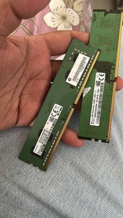 8 gb ram 4 x4 2 modules DDR 4 just like new