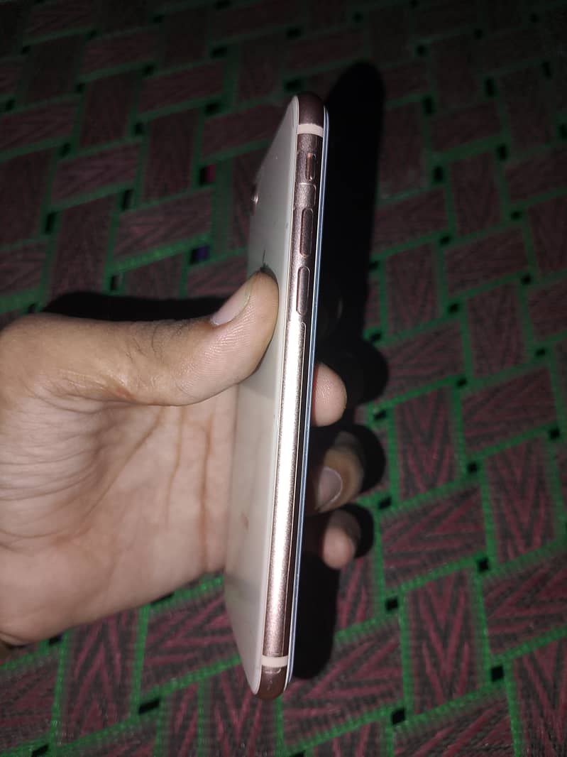 Apple iPhone 8 3