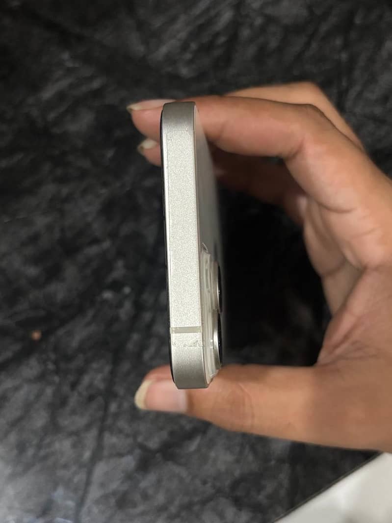 Apple iPhone 14 3