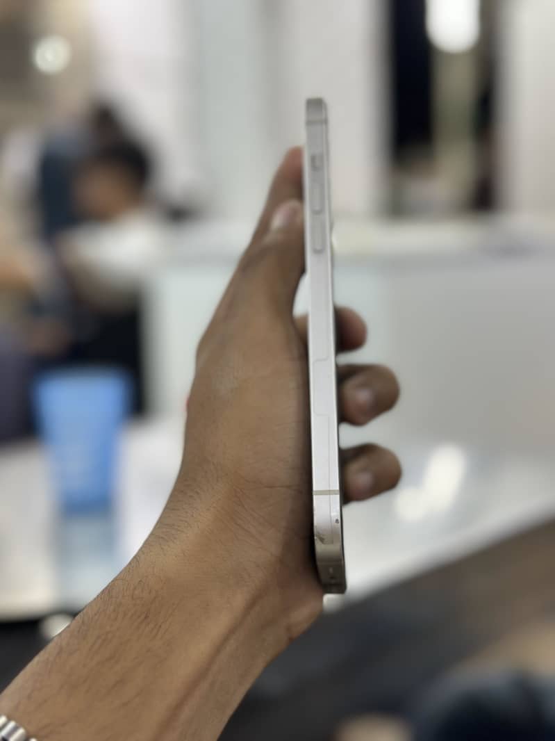 Apple iPhone 14 plus 3