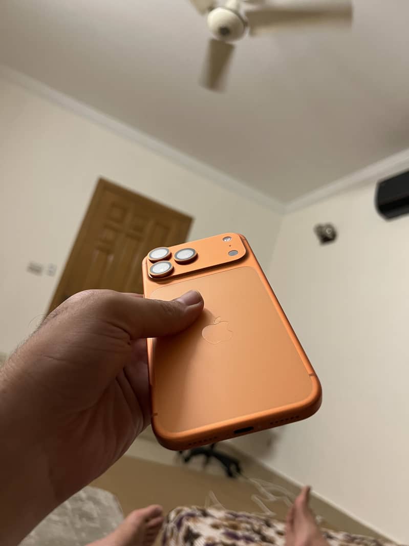 Apple iPhone 17 Pro Max 6