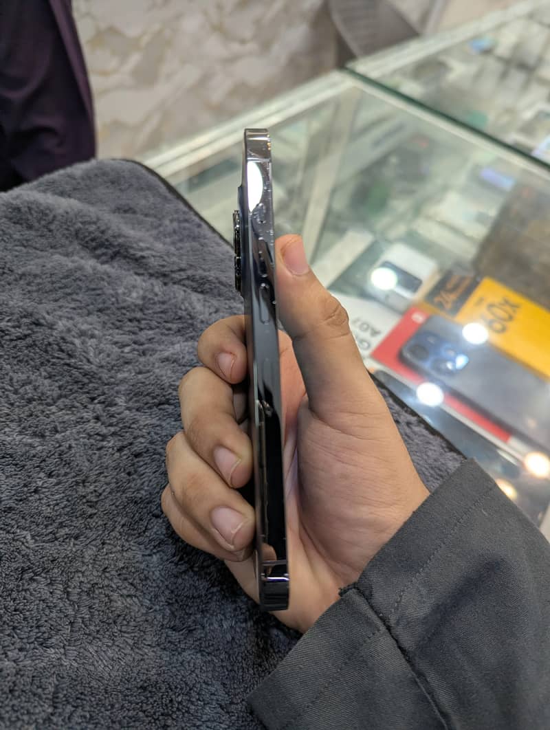 Apple iPhone 13 Pro 2