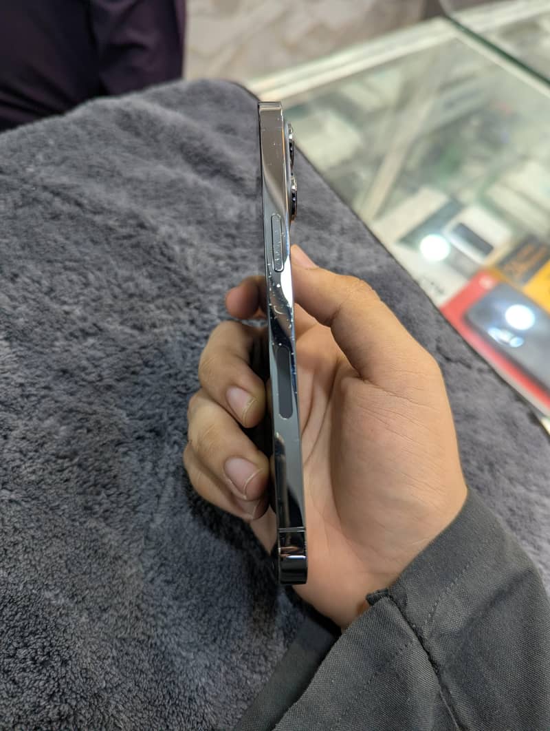 Apple iPhone 13 Pro 3