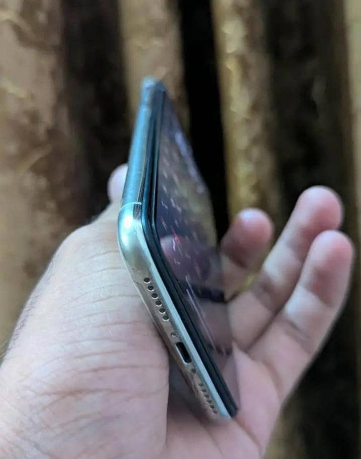 Apple iPhone X 5