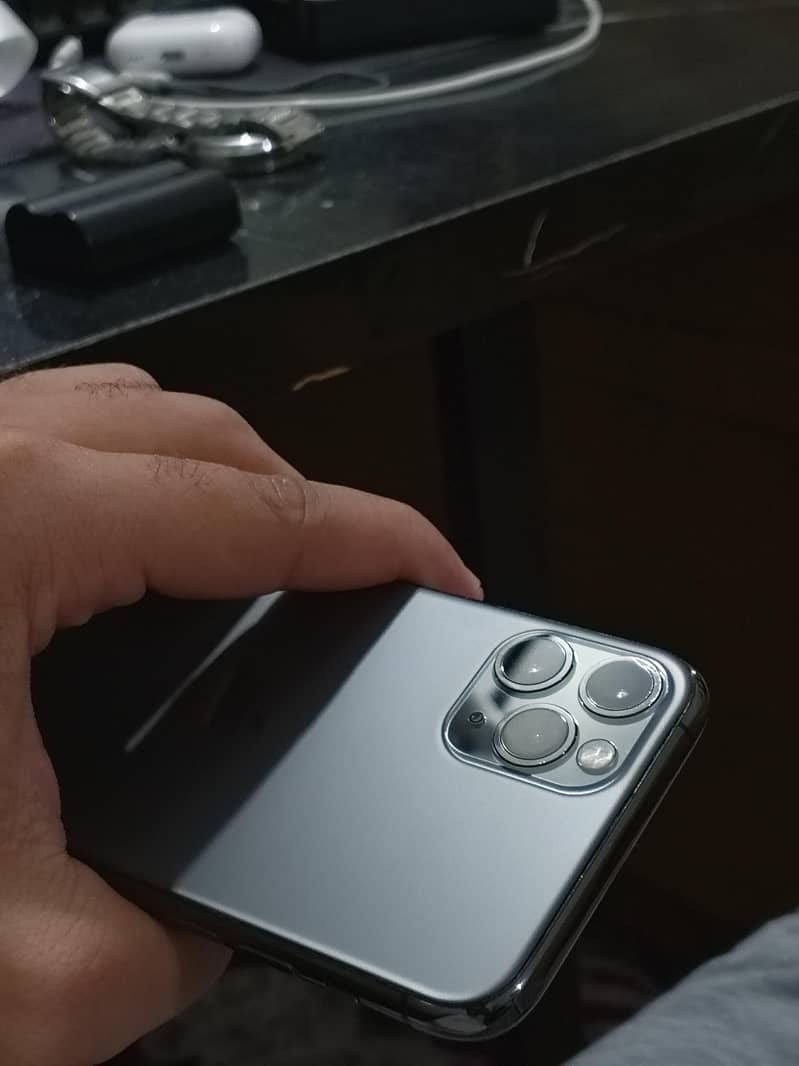 Apple iPhone 11 Pro 2