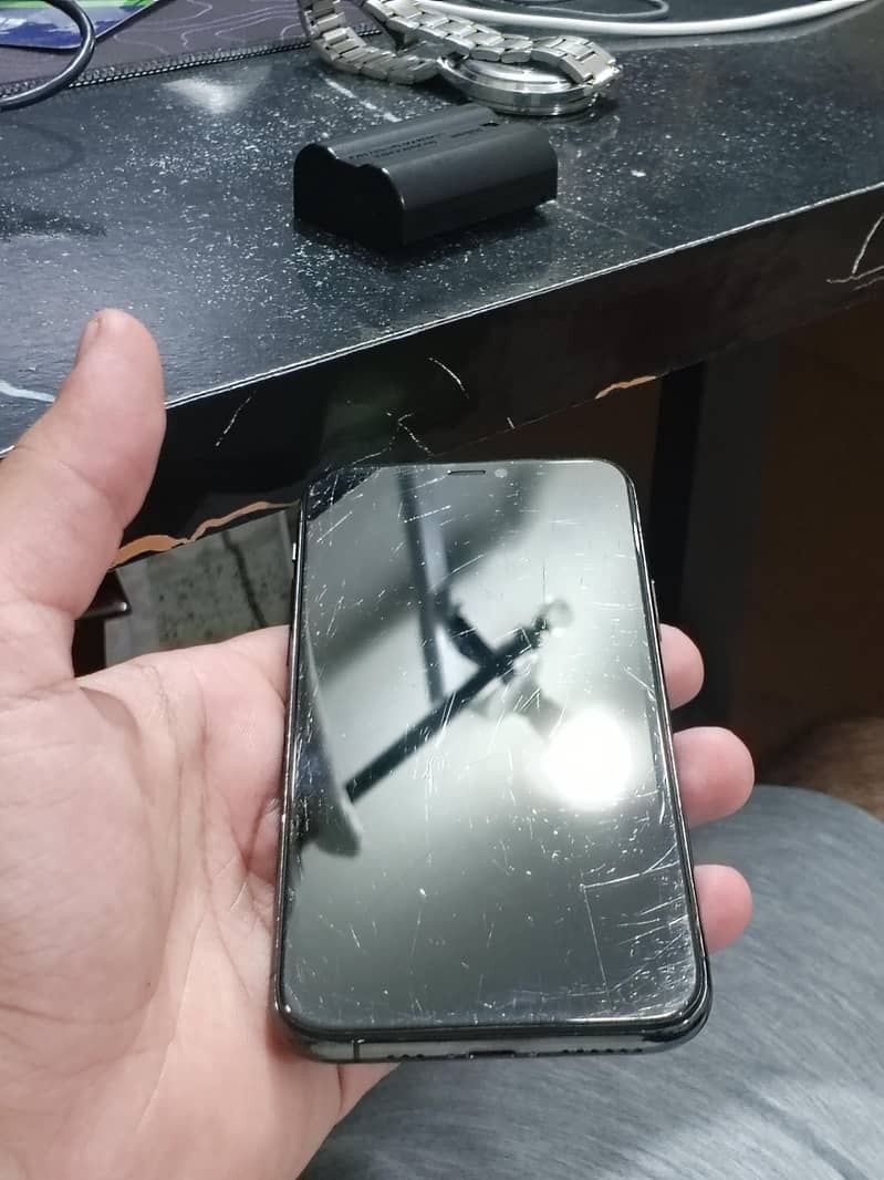 Apple iPhone 11 Pro 6