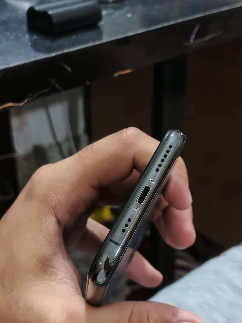 Apple iPhone 11 Pro 12