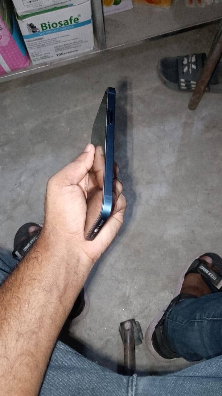 Apple iPhone 12 3
