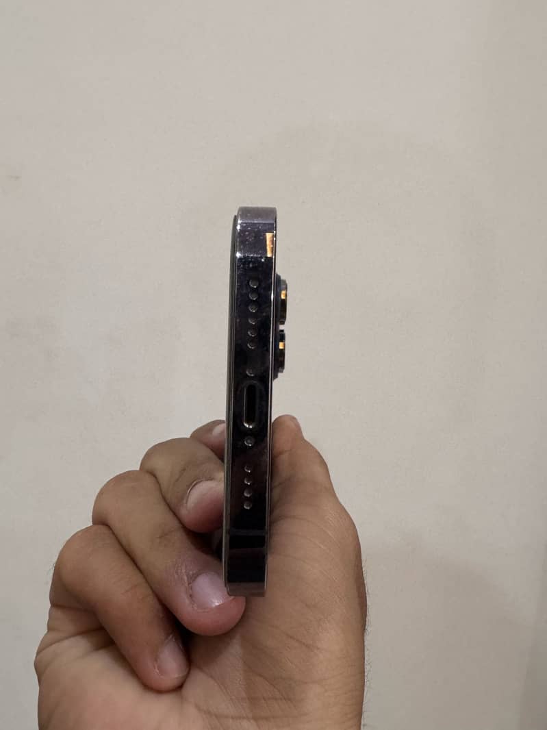 iPhone 14 Pro Max 4