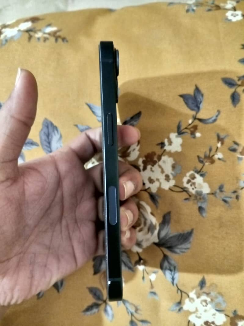 Apple iPhone 13 1