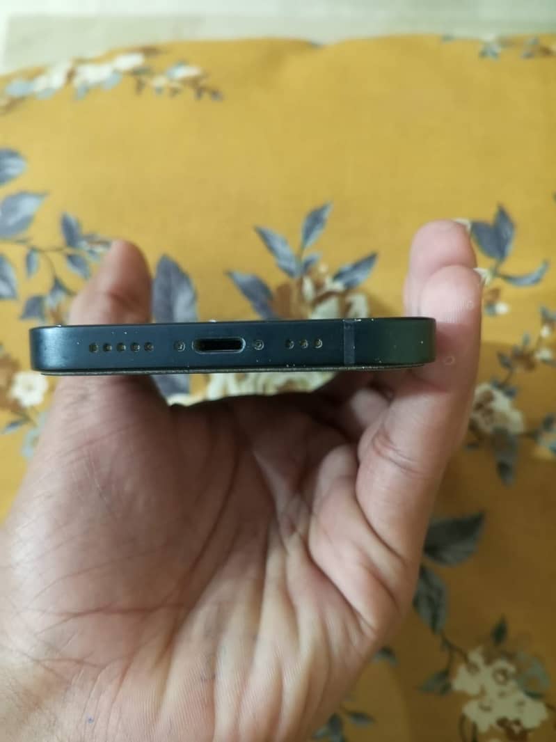 Apple iPhone 13 5