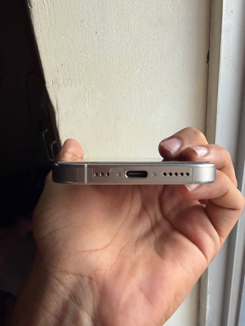Apple iPhone 15 Pro 2