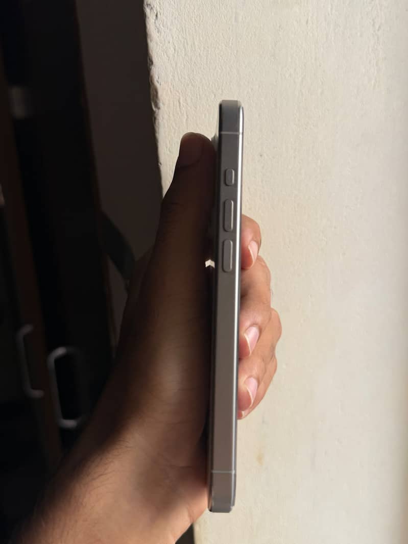 Apple iPhone 15 Pro 3