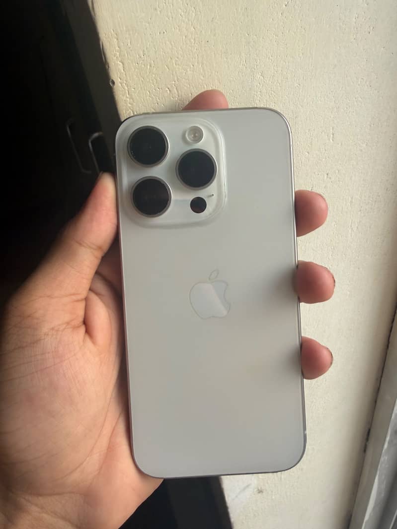 Apple iPhone 15 Pro 4