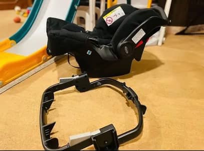 GRACO baby car seat/carrier