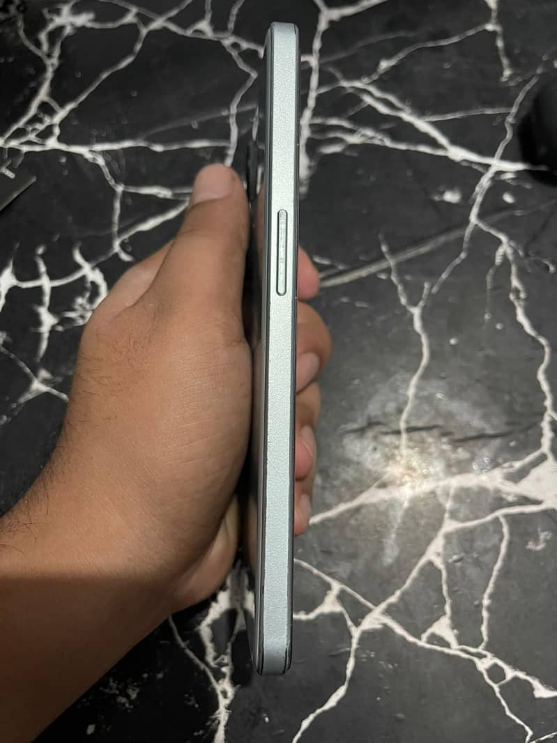 Oneplus Ace 2v 4
