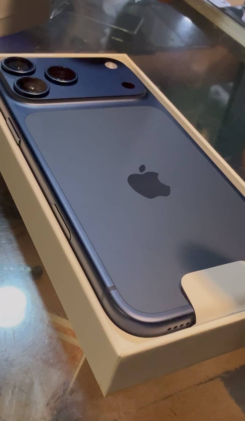 Apple iPhone 17 Pro Max 1