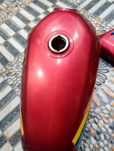 selling honda 125 Tanki and side cover red color
