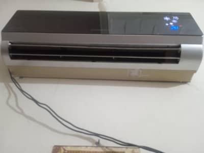 Kenwood 1.5ton ac  condition 10/10. (03076013291)