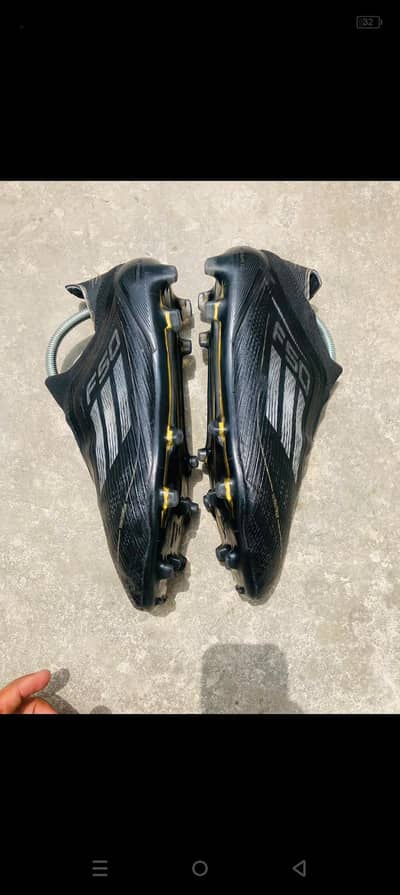 Adidas F50 elite model uk 10 Whatsapp per rabta karein