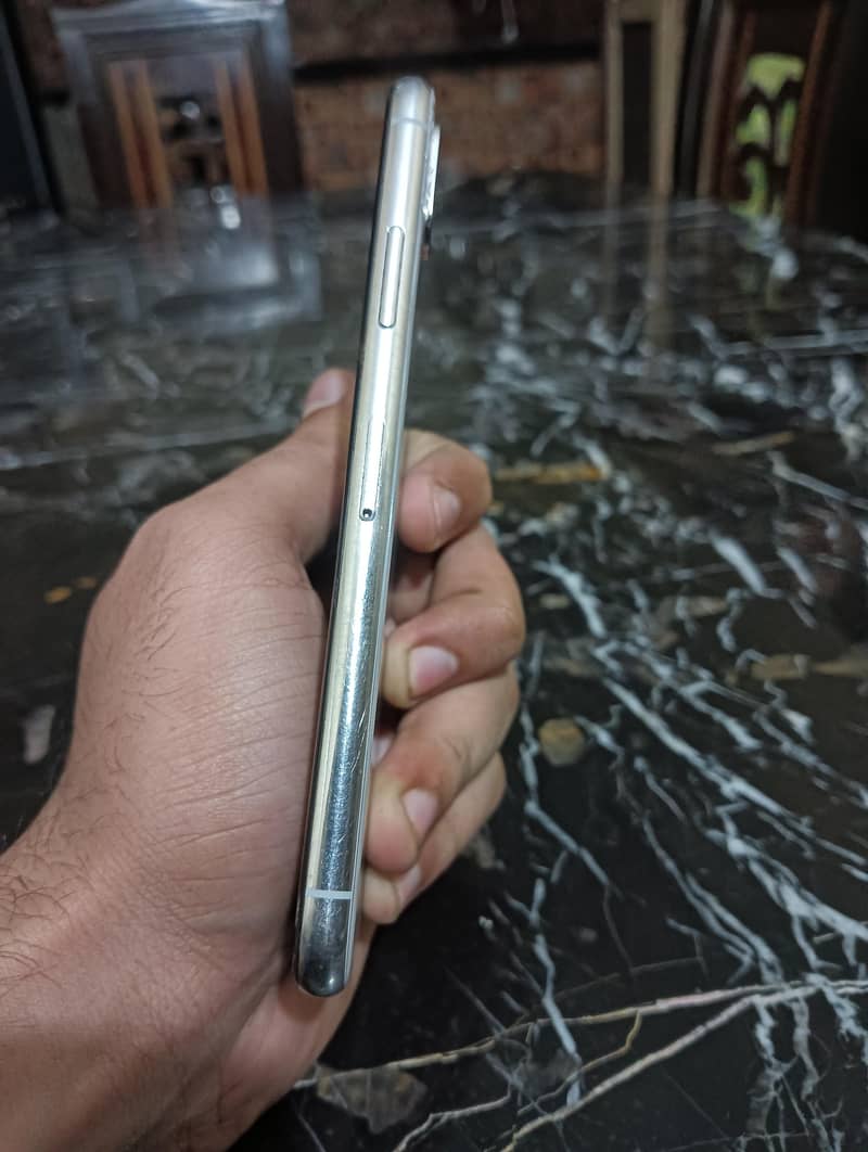 Apple iPhone X 3