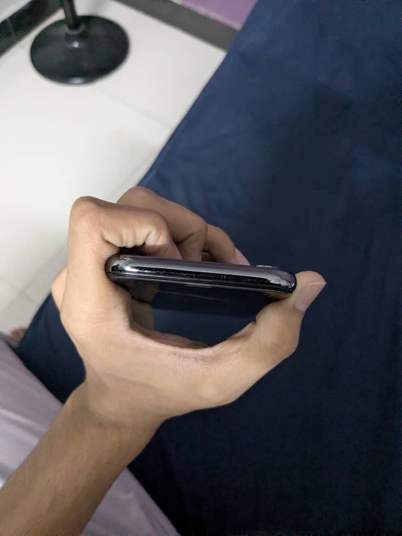 Apple iPhone X 3