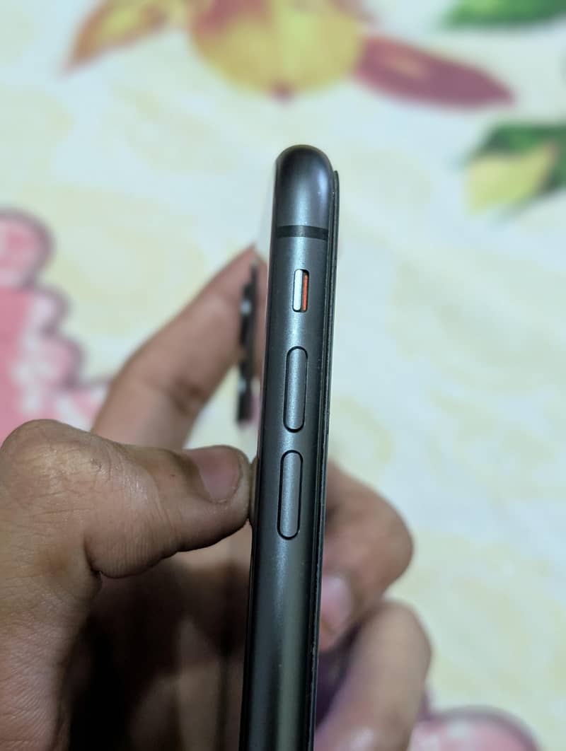 Apple iPhone 11 3