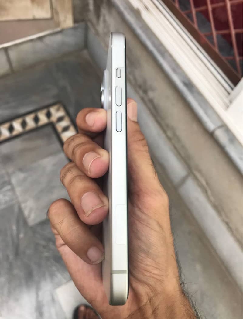 Apple iPhone 15 7
