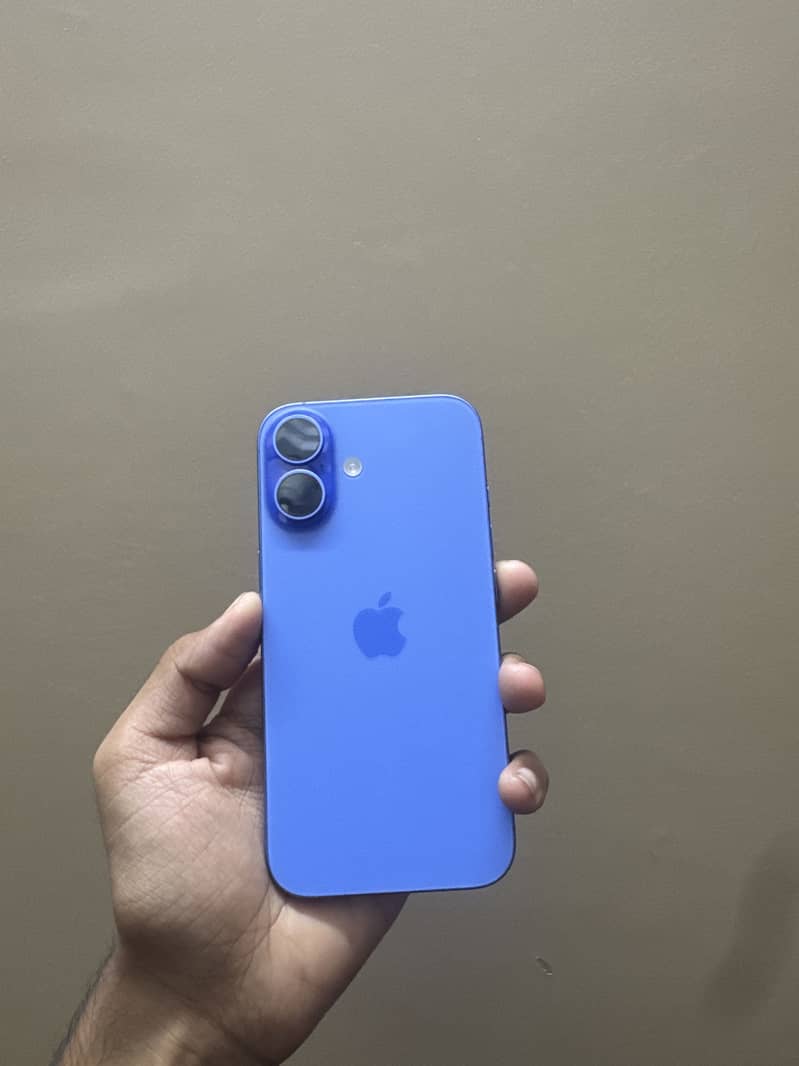 Apple iPhone 16 0