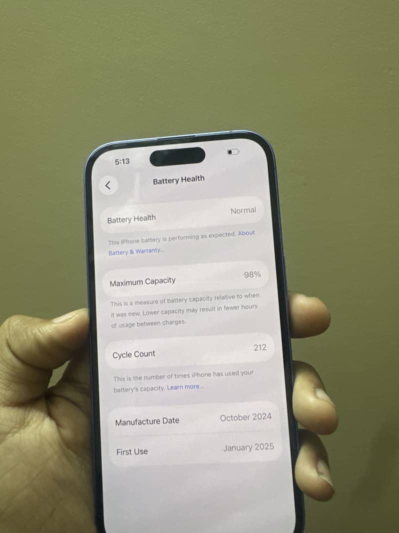 Apple iPhone 16 2