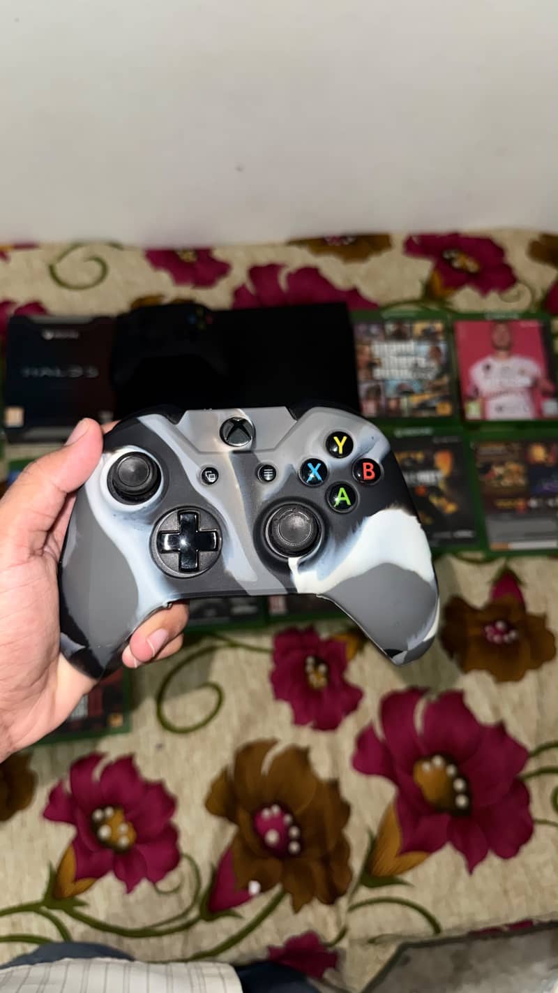 2x X box One controller 1