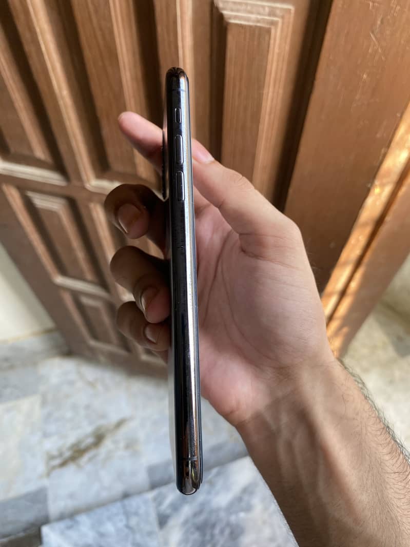 Apple iPhone 11 Pro Max 3