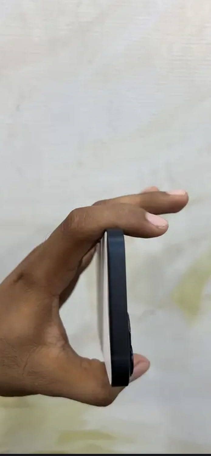Apple iPhone 13 4