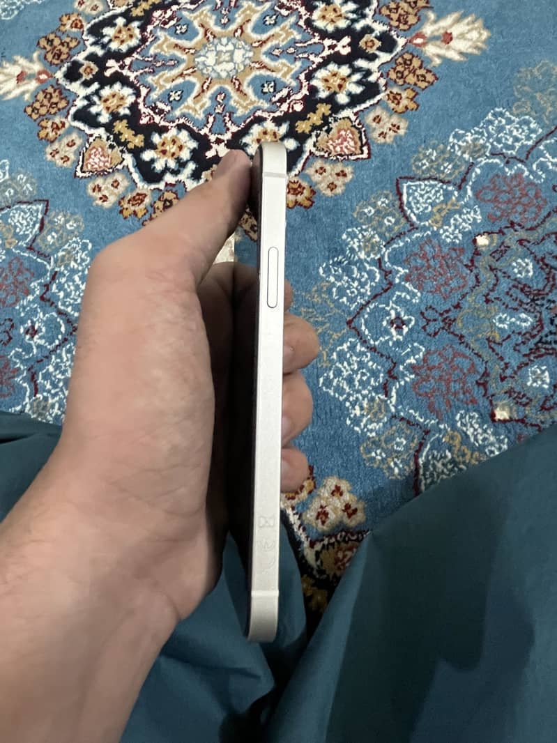 Apple iPhone 12 4