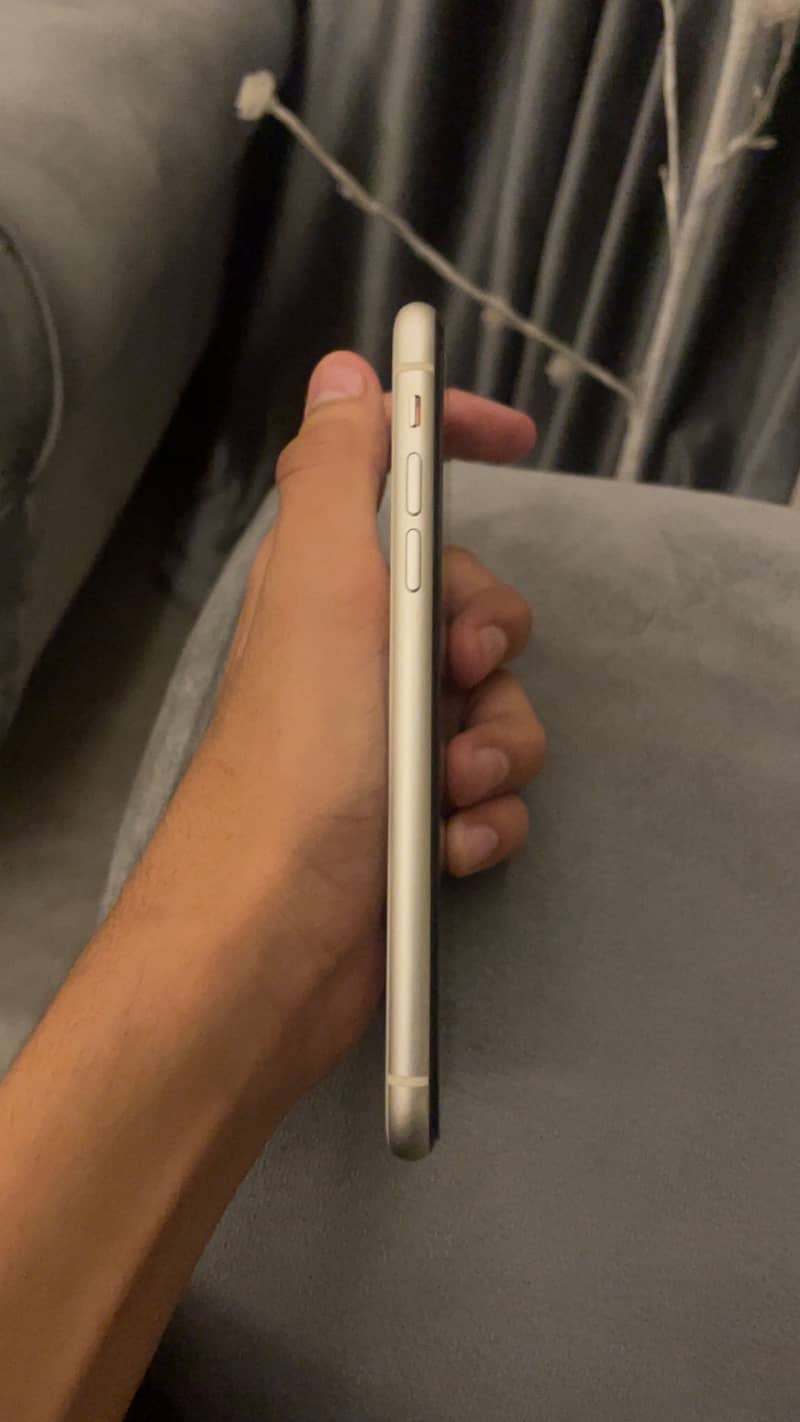 Apple iPhone 11 3
